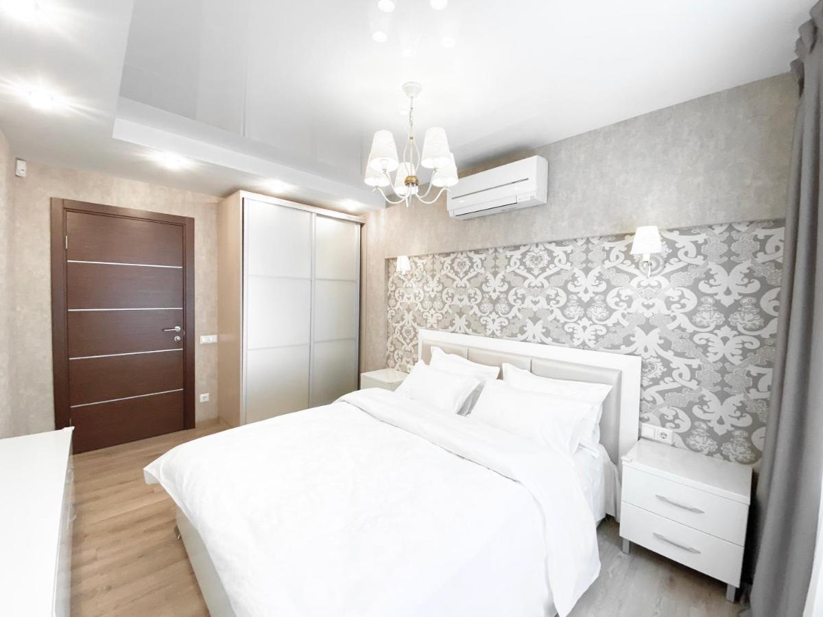 2-Bedroom Apartment Most City Area, Ekaterynoslav Square Днепър Екстериор снимка